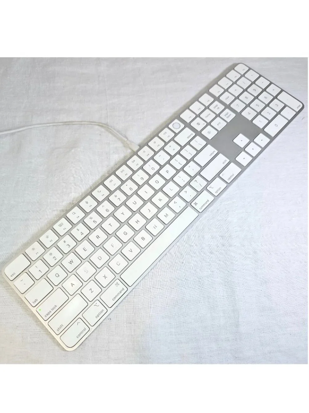 A2520 Apple Magic Bluetooth Wireless Keyboard w Touch ID & Numeric Pad